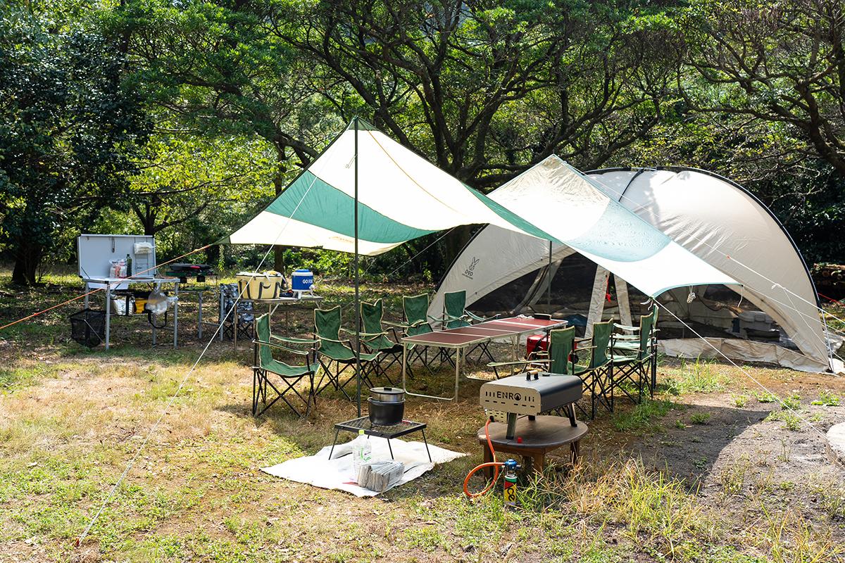 ここは秘密基地？森の中でがっつりキャンプ飯-0