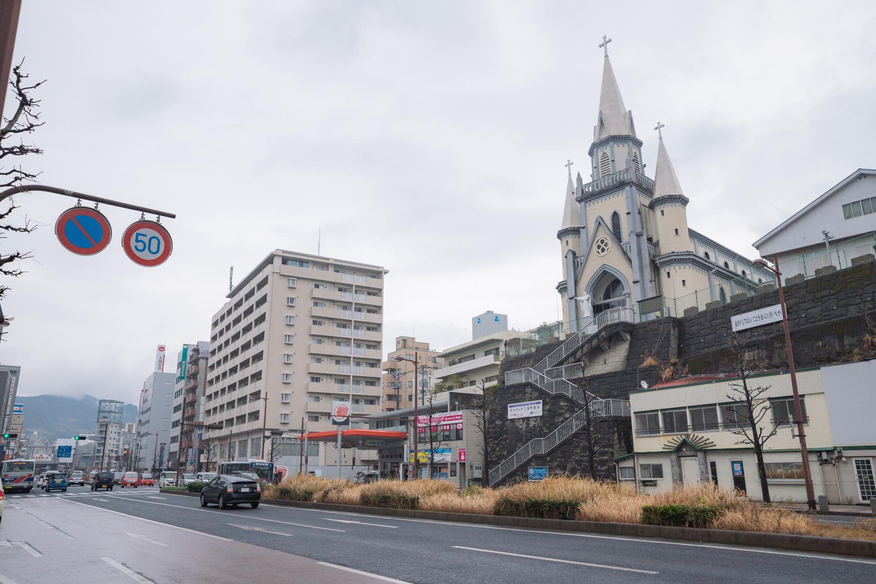 2．【カトリック三浦町教会】佐世保のランドマーク、美しいゴシック建築-0